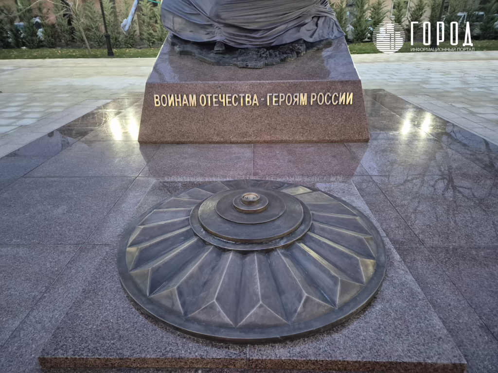 Вечный огонь в Сквере Героев Отечества Краснодара (10)