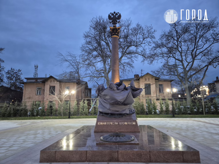 Памятник воинам установили в сквере Героев Отечества Краснодара: фото и видео