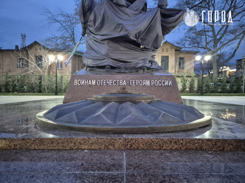 Памятник в Сквере Героев Отечества Краснодара (6)