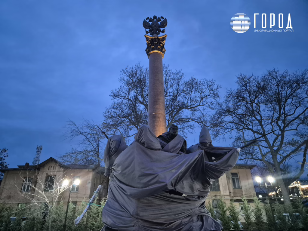 Памятник в Сквере Героев Отечества Краснодара (7)