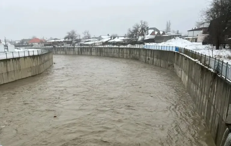 В Краснодарском крае резко поднимается уровень воды в реках