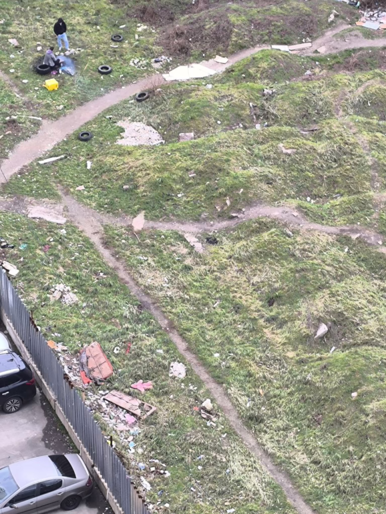 В ЖК Восток превратили в свалку место отведенное под школу в Краснодаре (2)