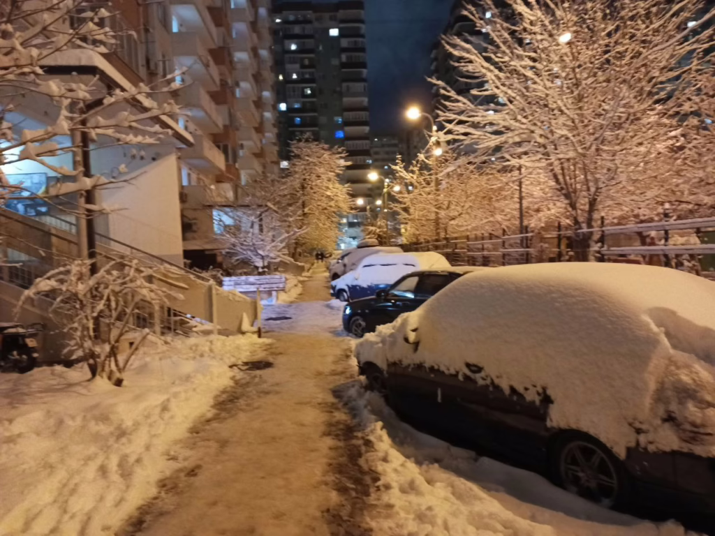 Зимняя сказка чиновников и коммунальный ад жителей: Краснодарский край завалило снегом