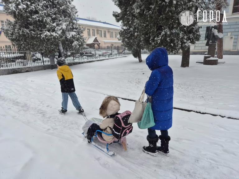Зимняя сказка чиновников и коммунальный ад жителей: Краснодарский край завалило снегом