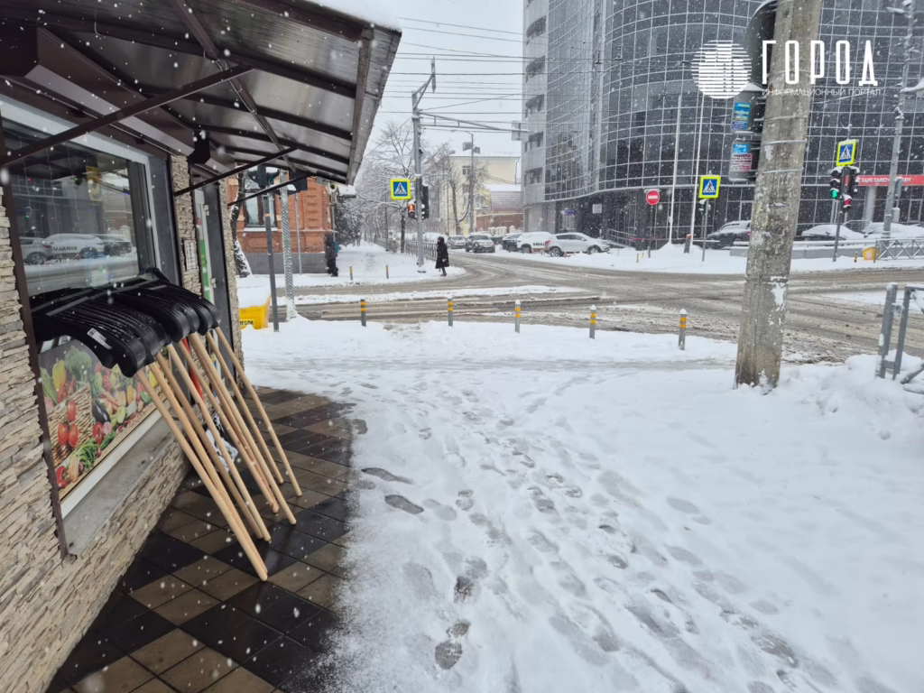 Зимняя сказка чиновников и коммунальный ад жителей: Краснодарский край завалило снегом