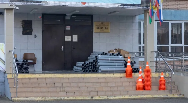 Депутаты и общественники возмущены затянувшимся капремонтом школы №83 в Краснодаре