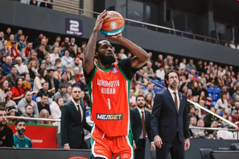 В Краснодаре накануне Дня защитника Отечества «Локомотив-Кубань» в «матче недели» сыграл с ЦСКА