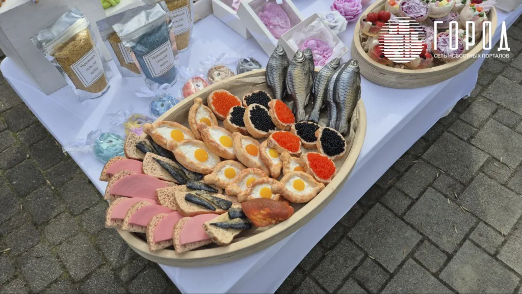 Пластиковые бутерброды с икрой