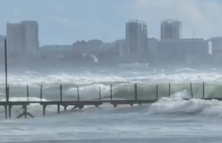 Шторм «Чёрный молот» прошёлся по Черноморскому побережью: видео
