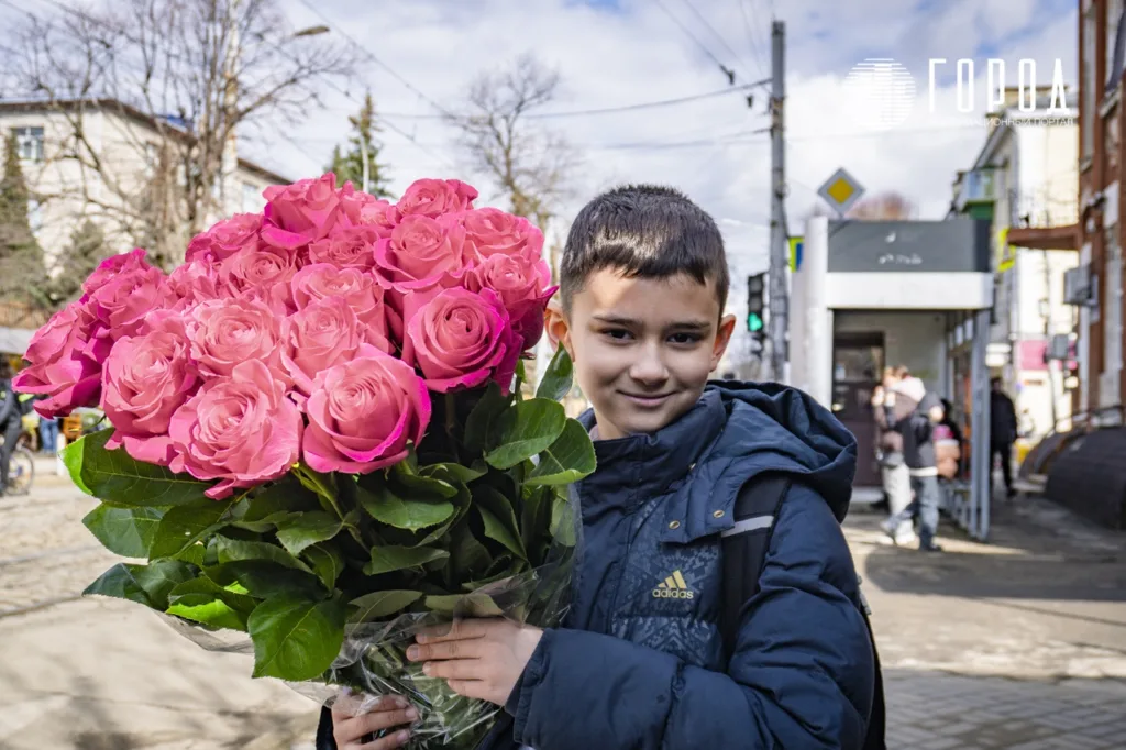 Мальчик с цветами