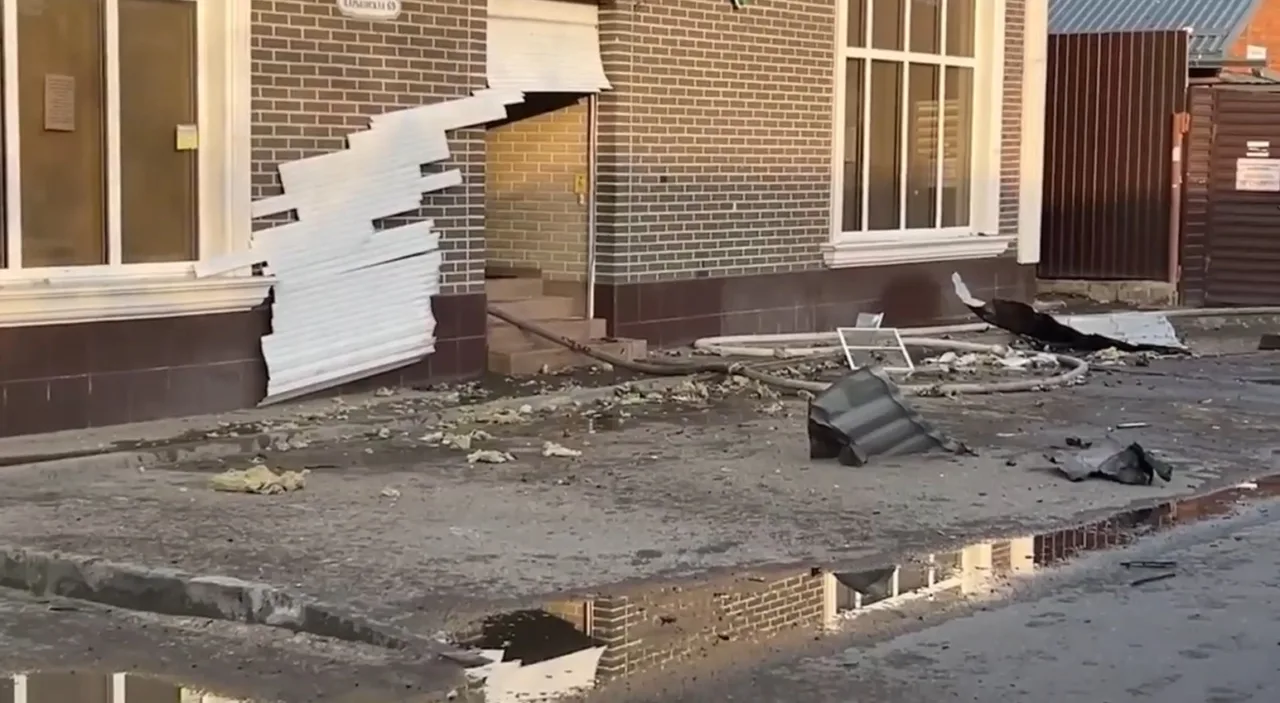 Разрушения в доме во время атаки дронов