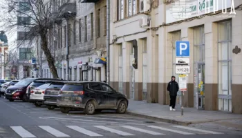 В Краснодаре не штрафуют авто без номеров на платных парковках