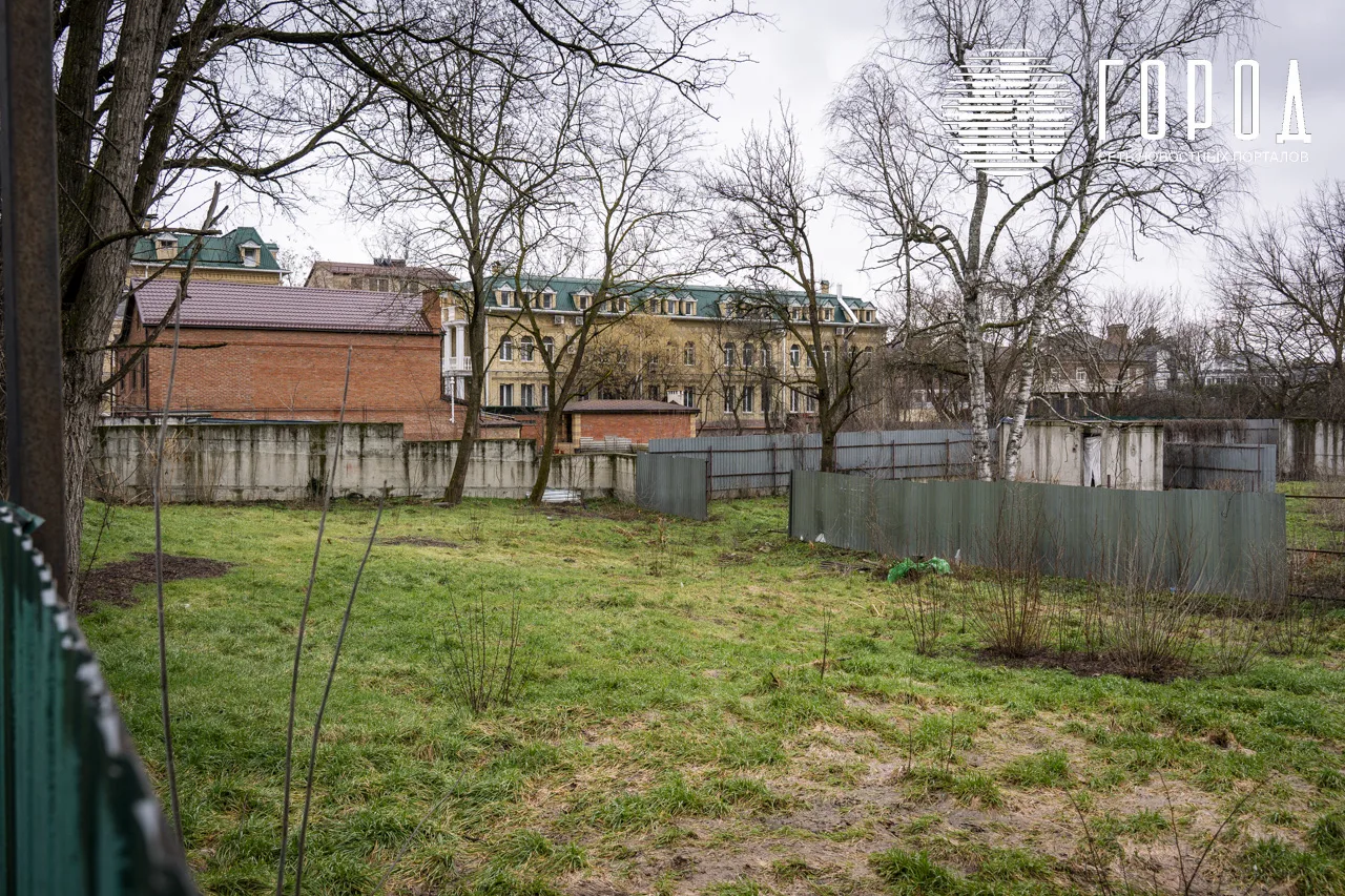 Открытый бассейн с рестораном на Затоне Краснодара (2)