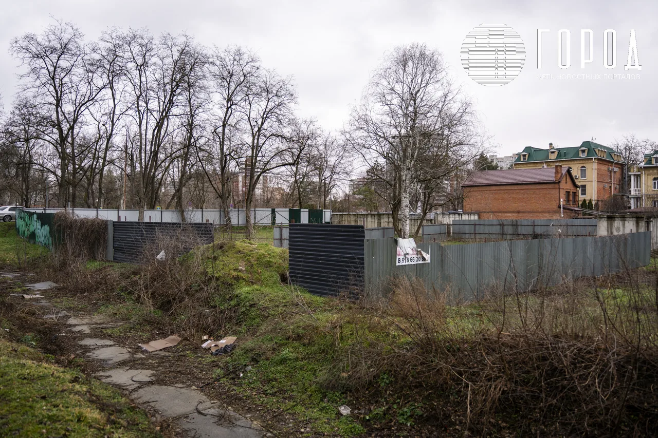 Открытый бассейн с рестораном на Затоне Краснодара (4)