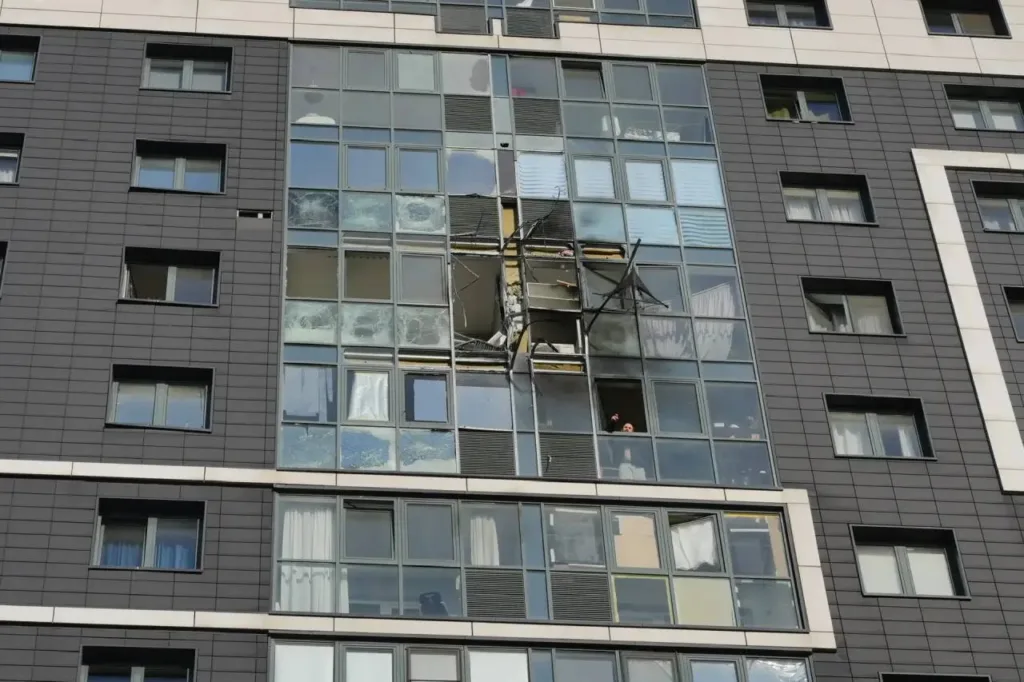 В Новороссийске из-за атак беспилотников пострадали 7 человек и повреждены более 100 домов