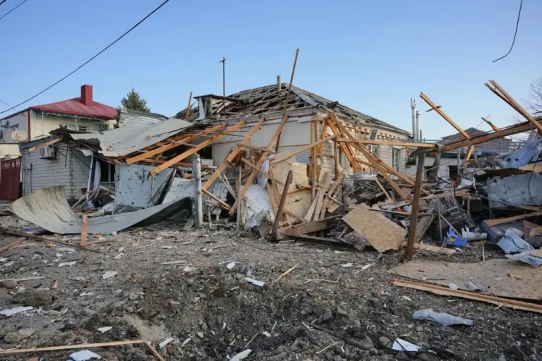 В Новороссийске из-за атак беспилотников пострадали 7 человек и повреждены более 100 домов