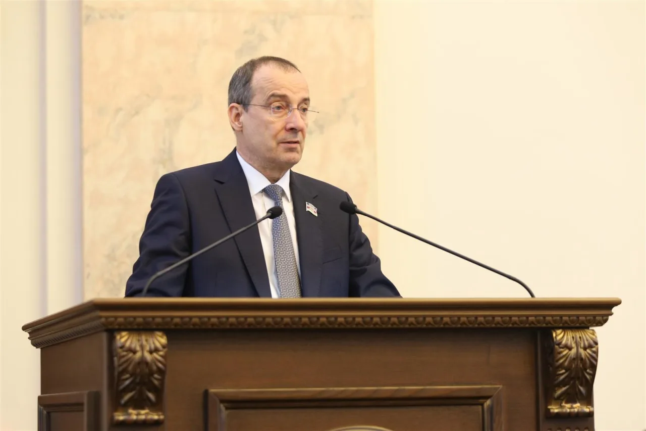 Юрий Бурлачко раскритиковал депутата за отказ поддержать повышение штрафов за курение