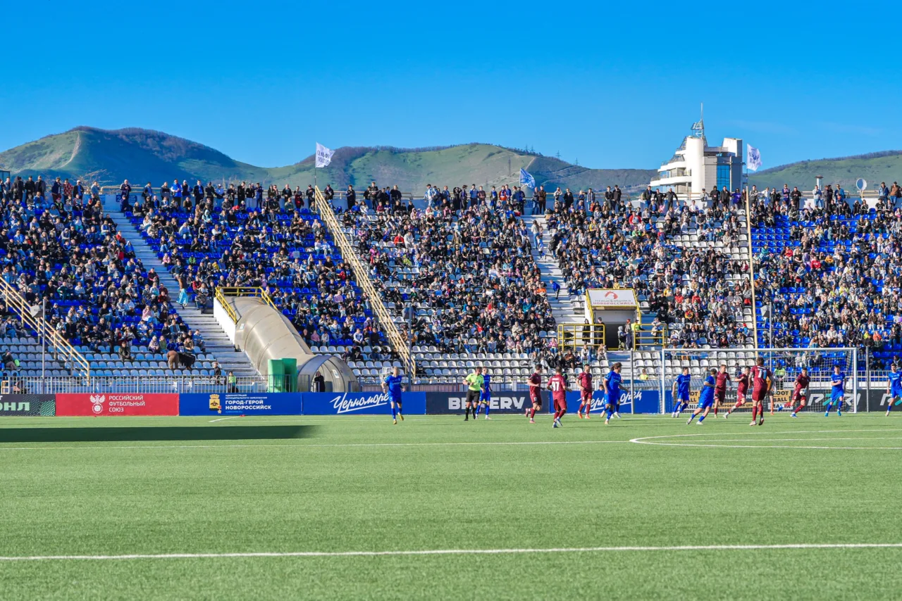 футбол стадион в Новороссийске