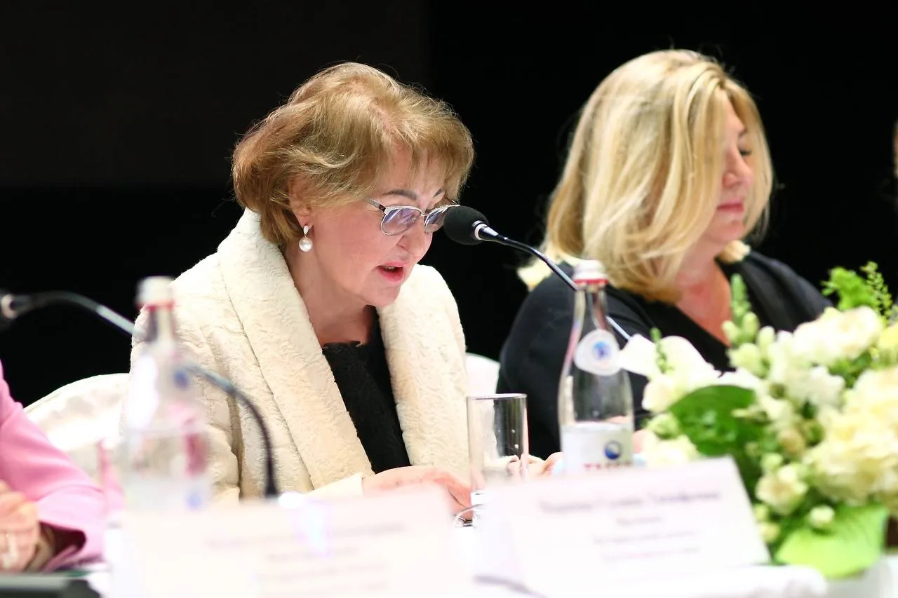 Галина Чернова (на переднем плане)