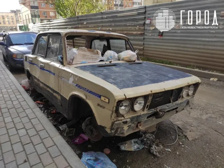 На Командорской в Краснодаре появилась машина-мусорка