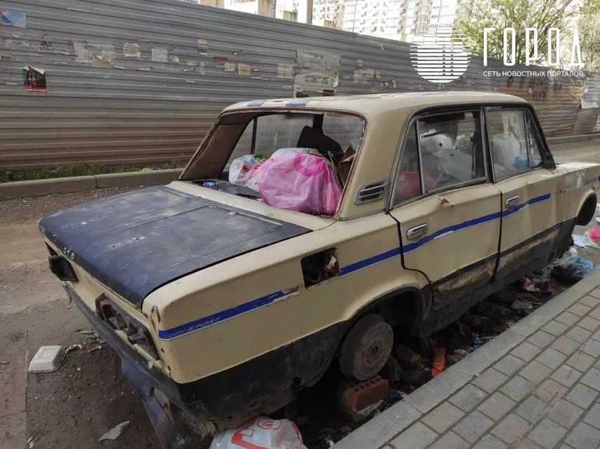 На Командорской в Краснодаре появилась машина-мусорка