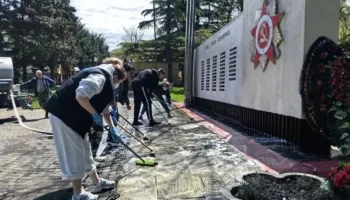 В Туапсе чистят улицы