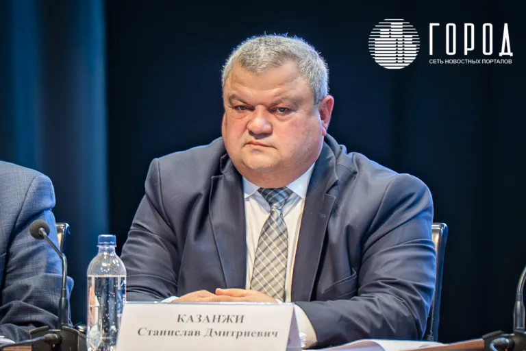 Станислав Казанжи отчитался о работе администрации Крымского района в 2025 году: противоречивый доклад