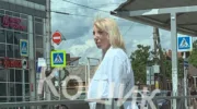 Анна Минькова на остановке в Краснодаре 1