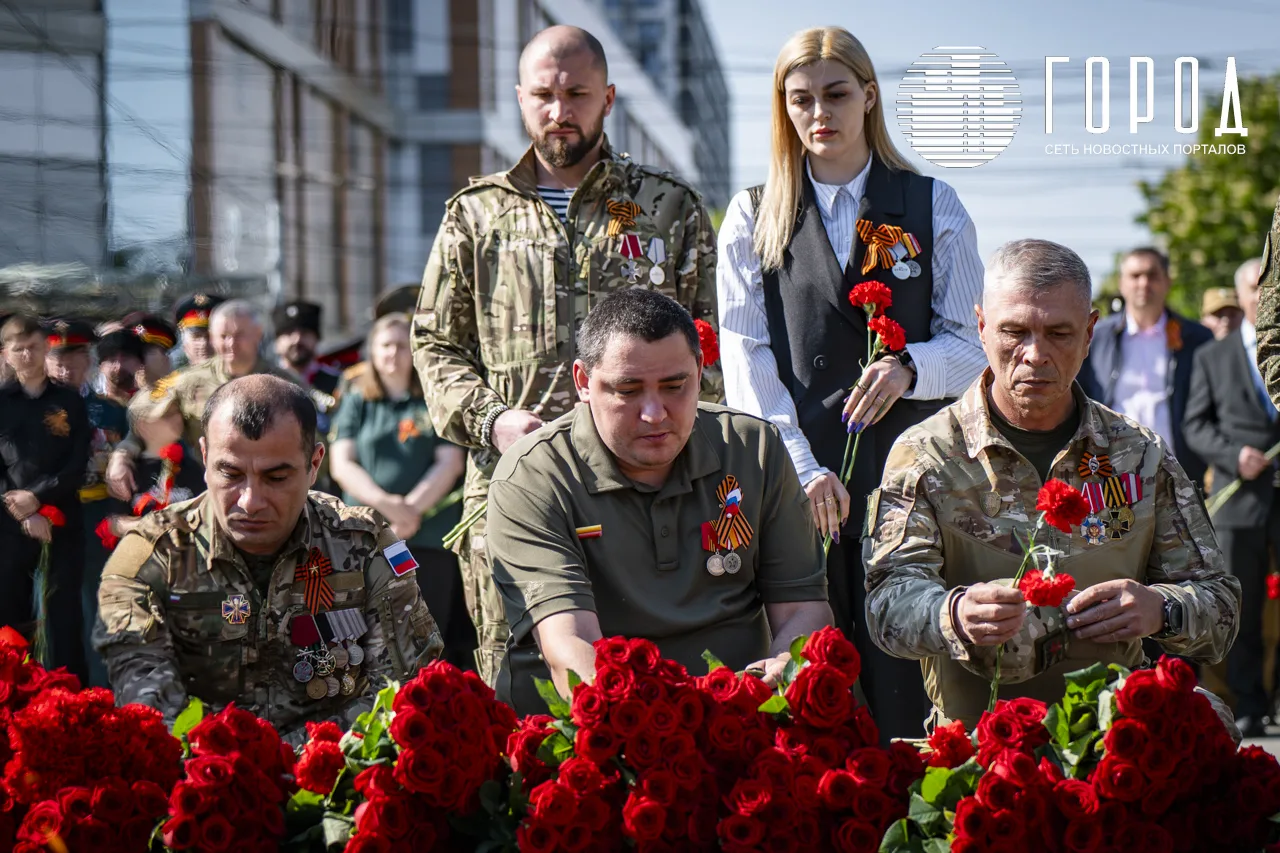 Возложение цветов к Вечному огню в Краснодаре (51)