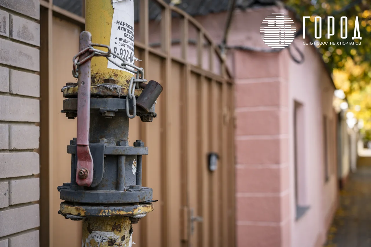 Отключил Газпром газ в Ейске из-за чего 13 тысяч семей месяц живут без горячей воды