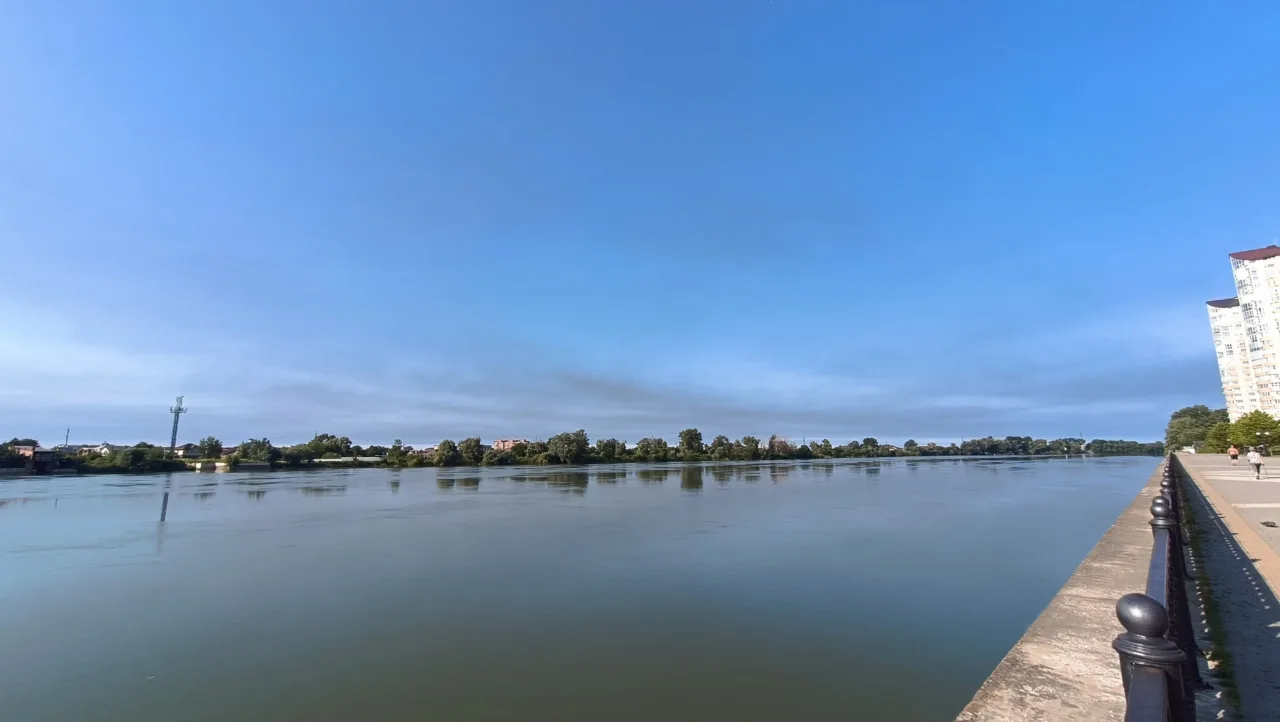 Краснодар накрывает смог от пожара в Славянске-на-Кубани