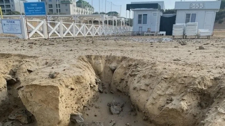 Шторм обрушился на побережье Чёрного моря: фото