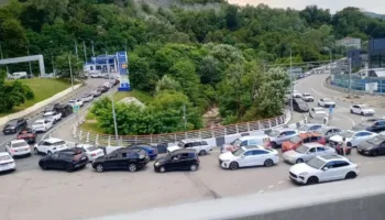 Гигантские очереди на АЗС в Сочи (3)