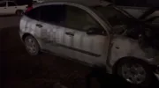 В Ейске подожгли авто с немецкими номерами и нарисовали на нём экстремистскую символику