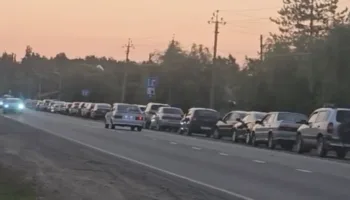 Скрин с видео очереди на АЗС в Апшеронске