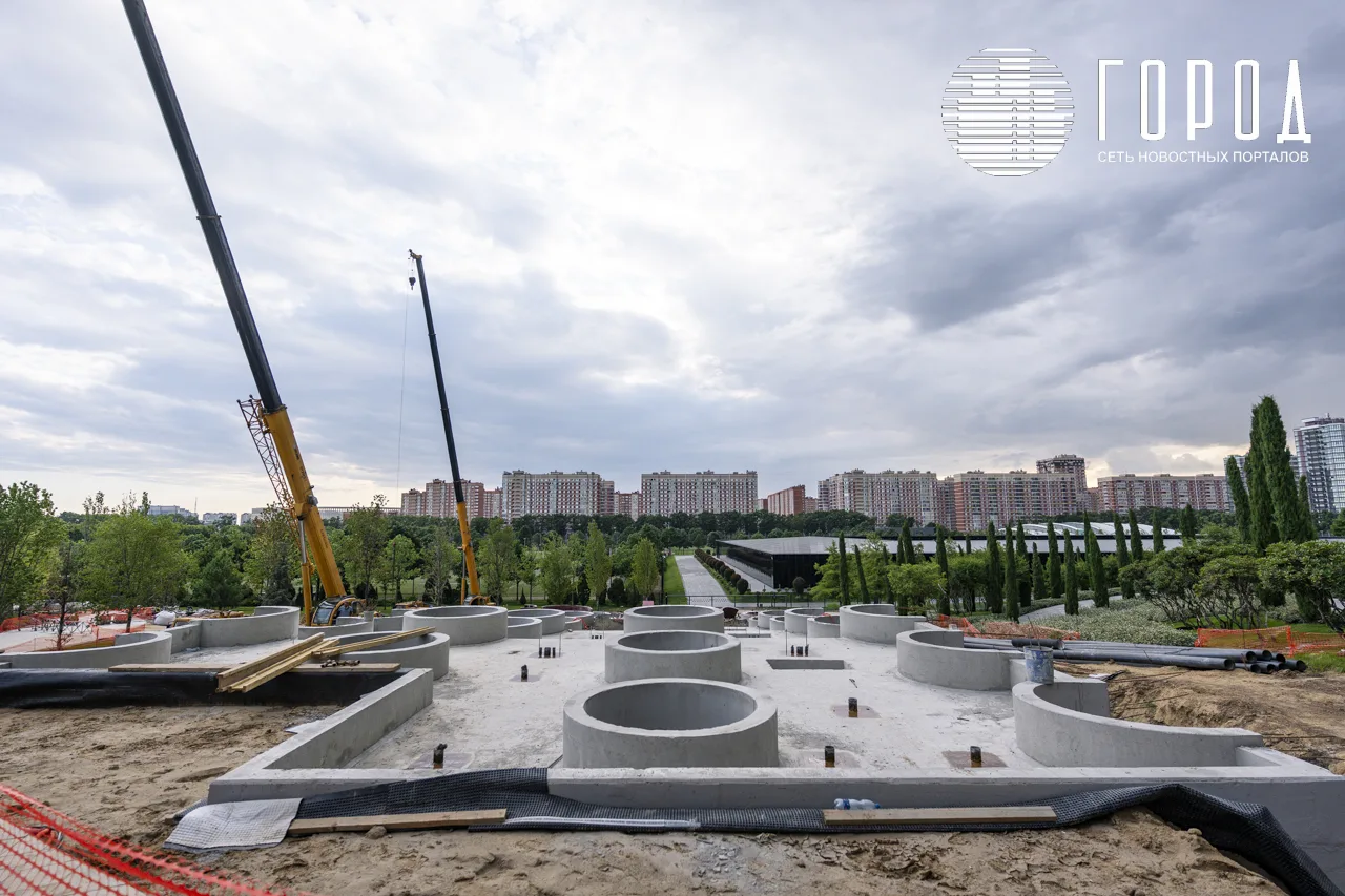 Каскадный фонтан в парке Галицкого
